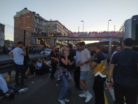 İstanbul Avcılar'da metrobüs kazası! Yaralılar var